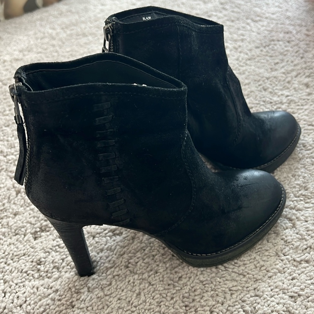 NWOT Steve Madden Steven Lynce Suede Bootie